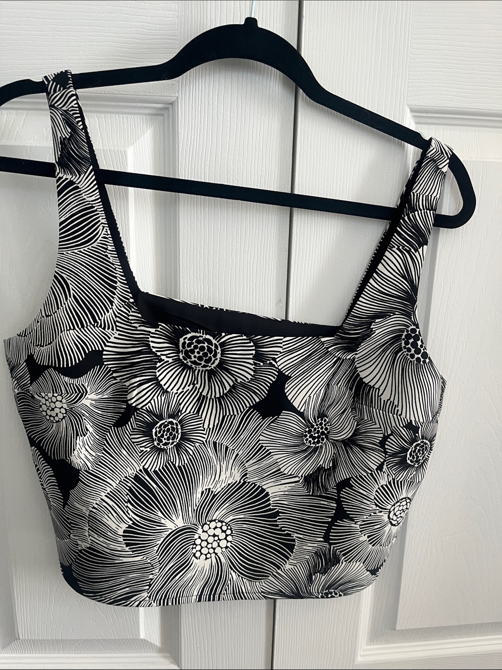 Express Black and White/Cream Floral Cropped Tank Top